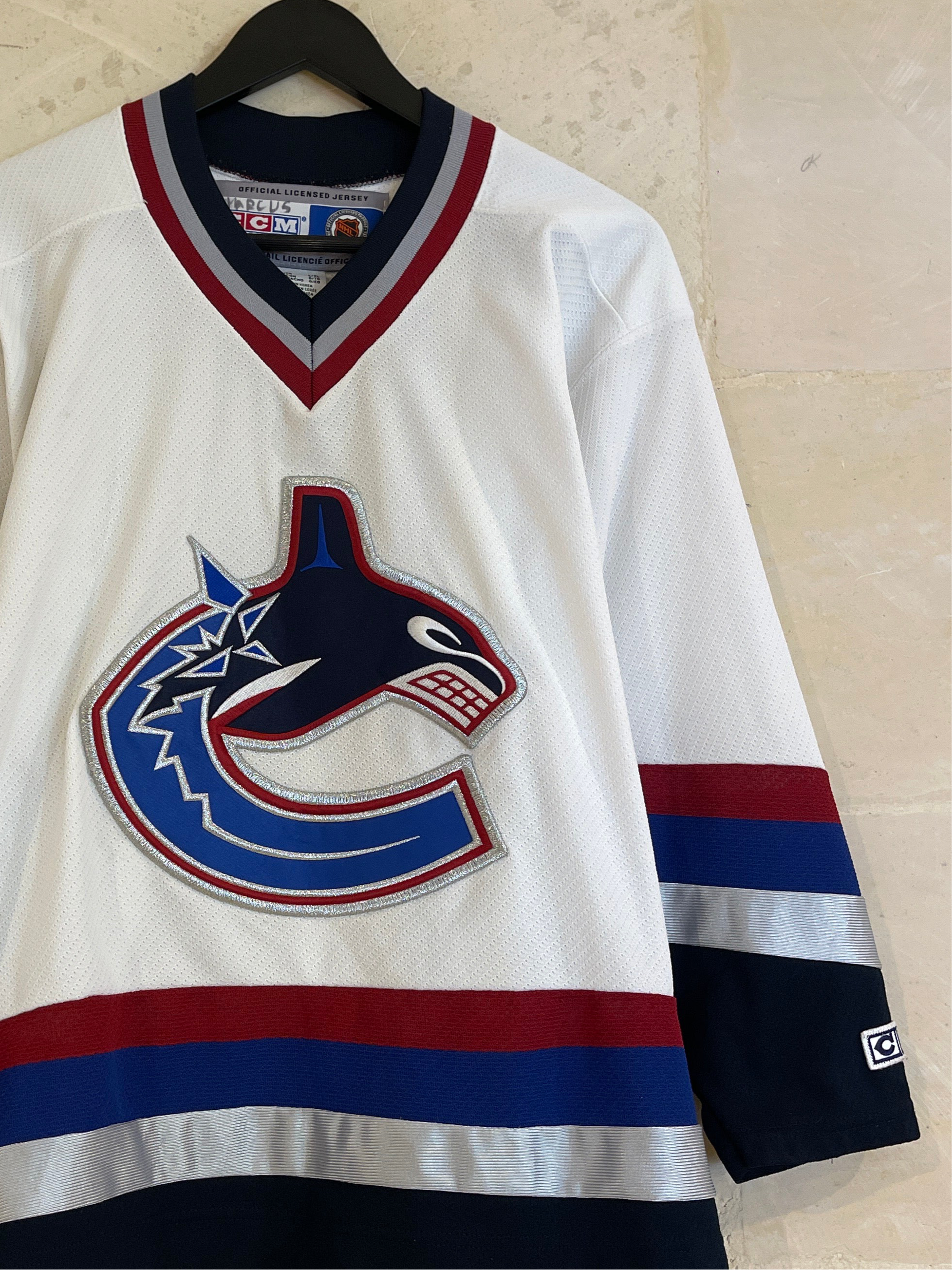 Vntg 90s Vancouver Canucks Hockey Jersey (Youth Large)