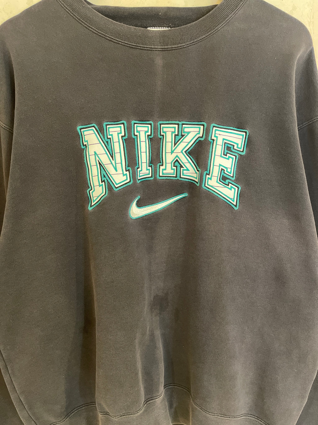 Vntg Nike Center Swoosh Crewneck (Medium)*