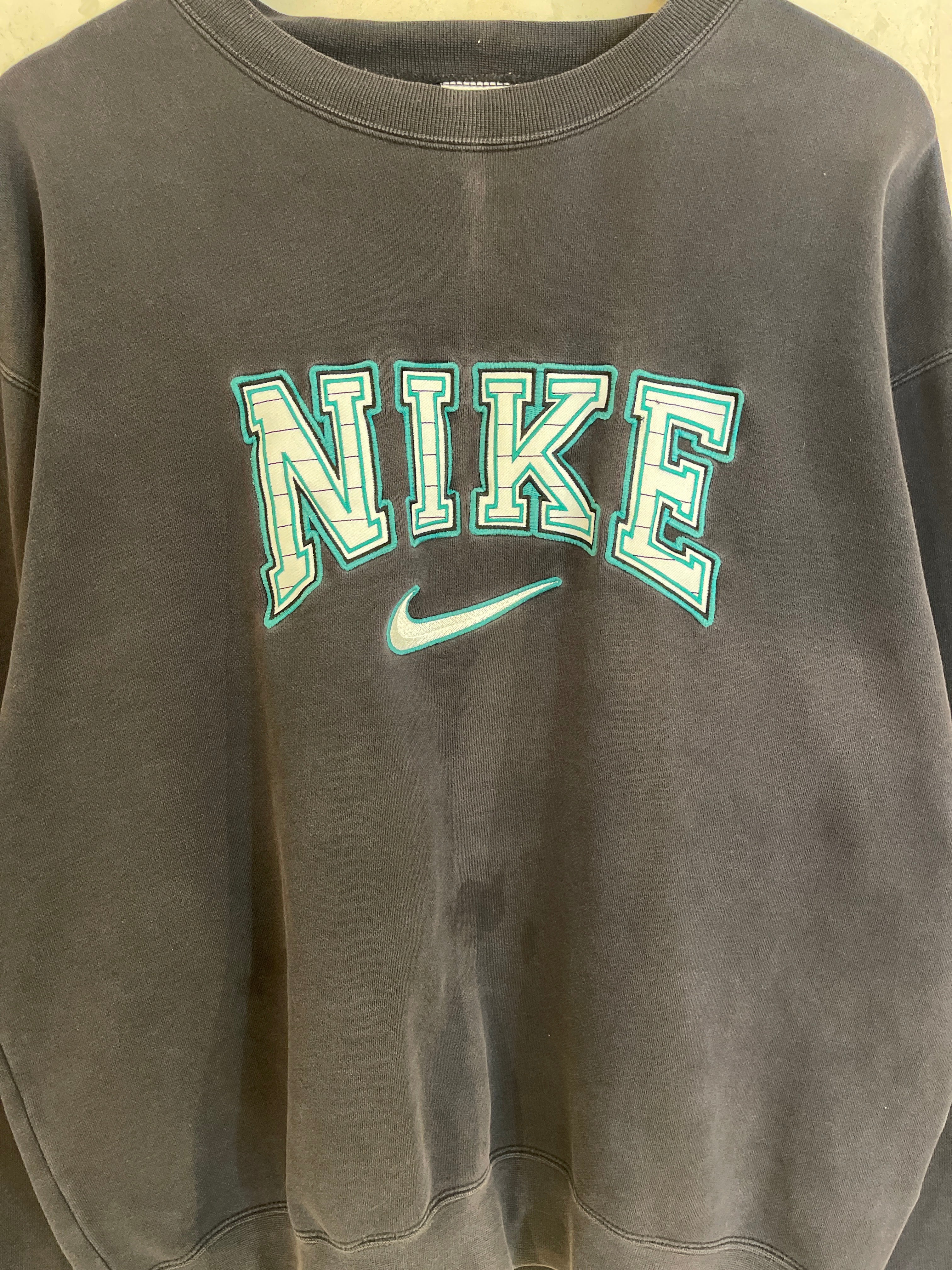 Vntg Nike Center Swoosh Crewneck (Medium)*