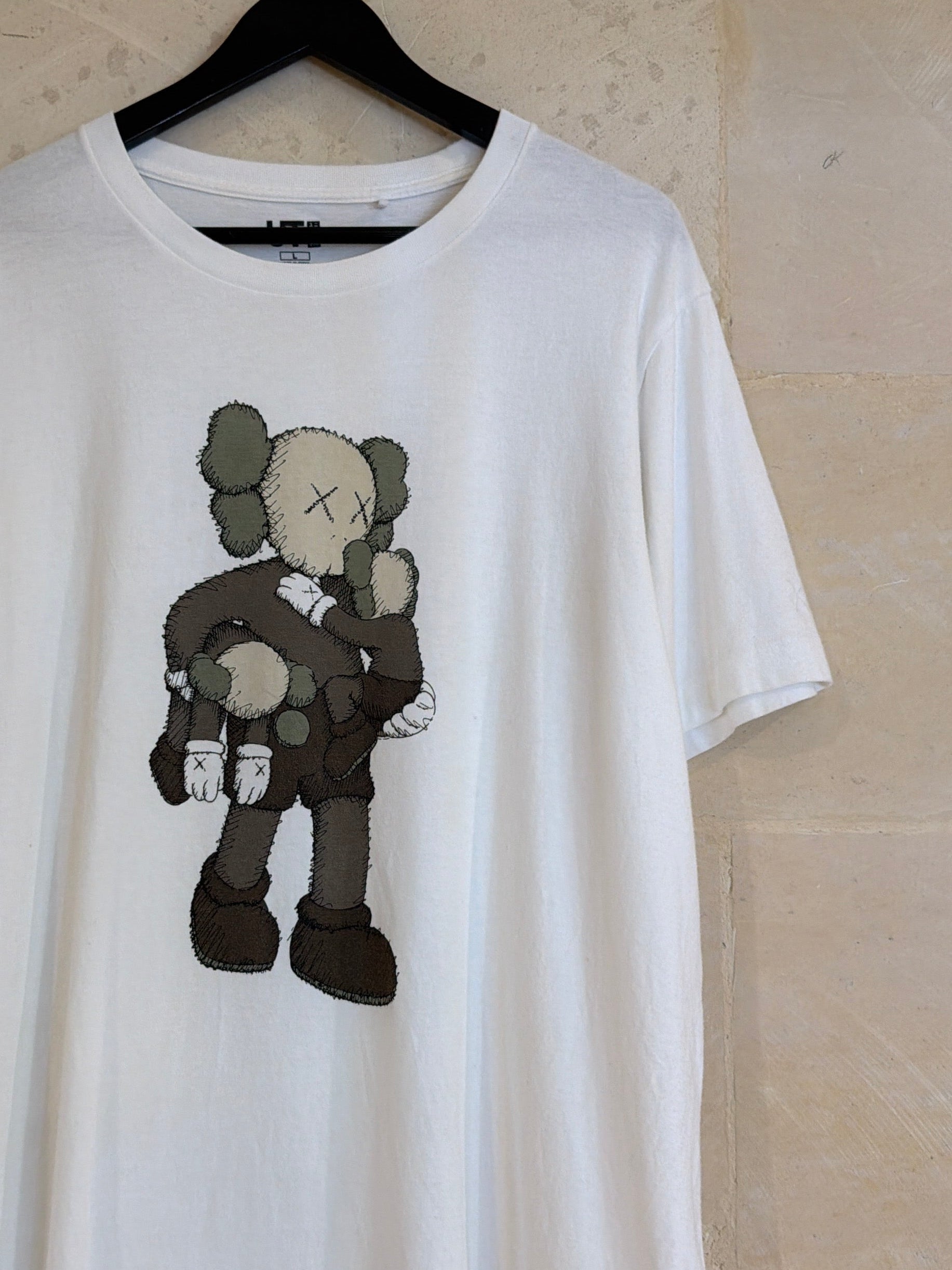 Uniqlo x Kaws (Large) BRAND NEW