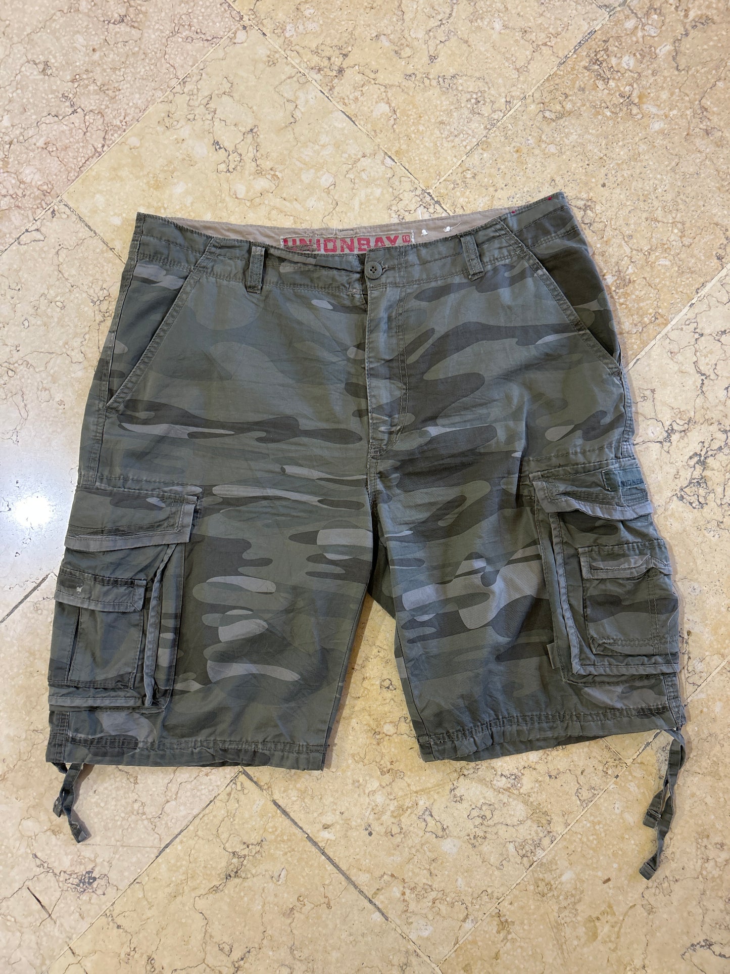 UnionBay Camo Cargo Shorts (W38)