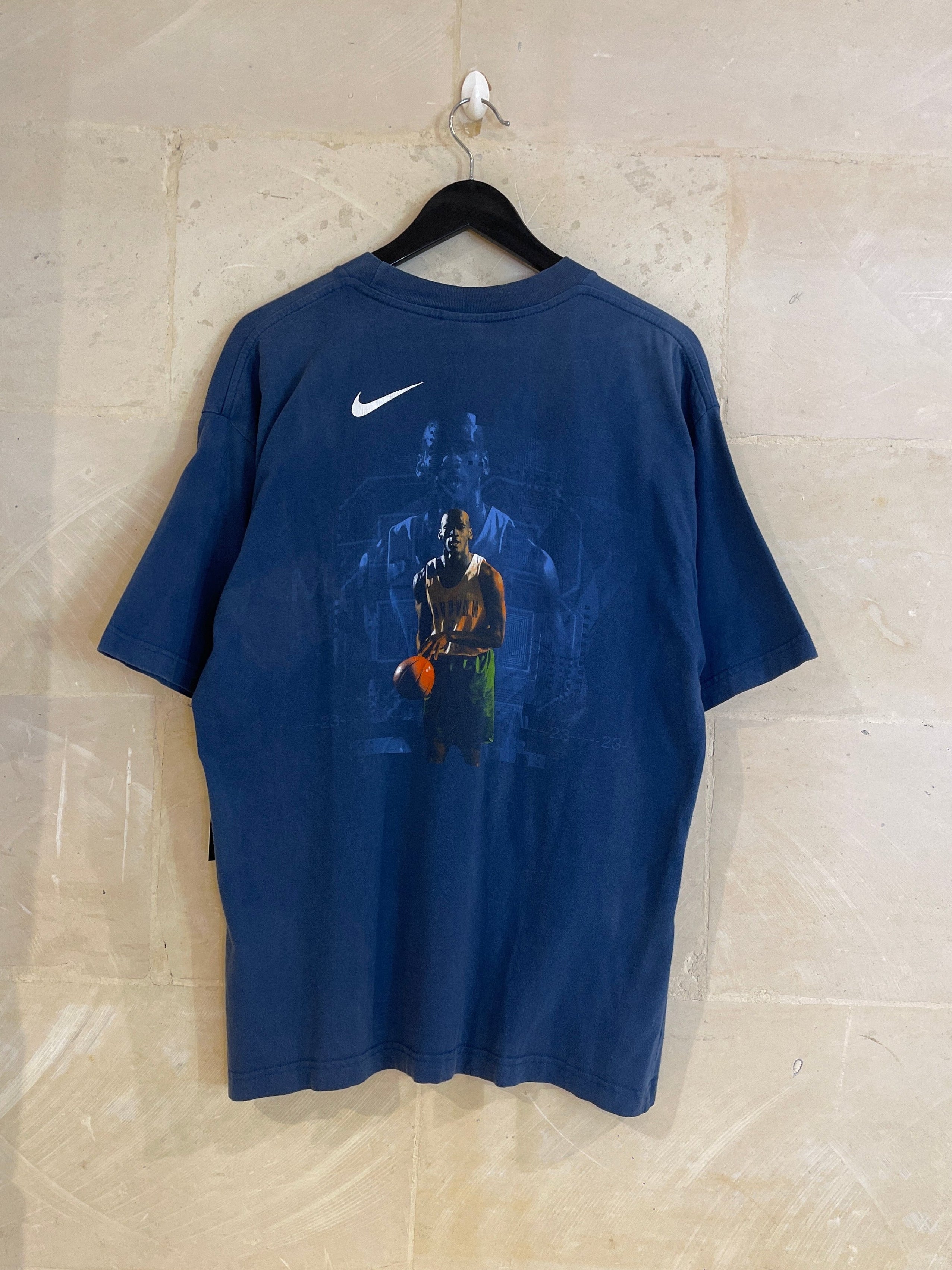 Vntg Man Or Machine Jordan Tee (Medium)