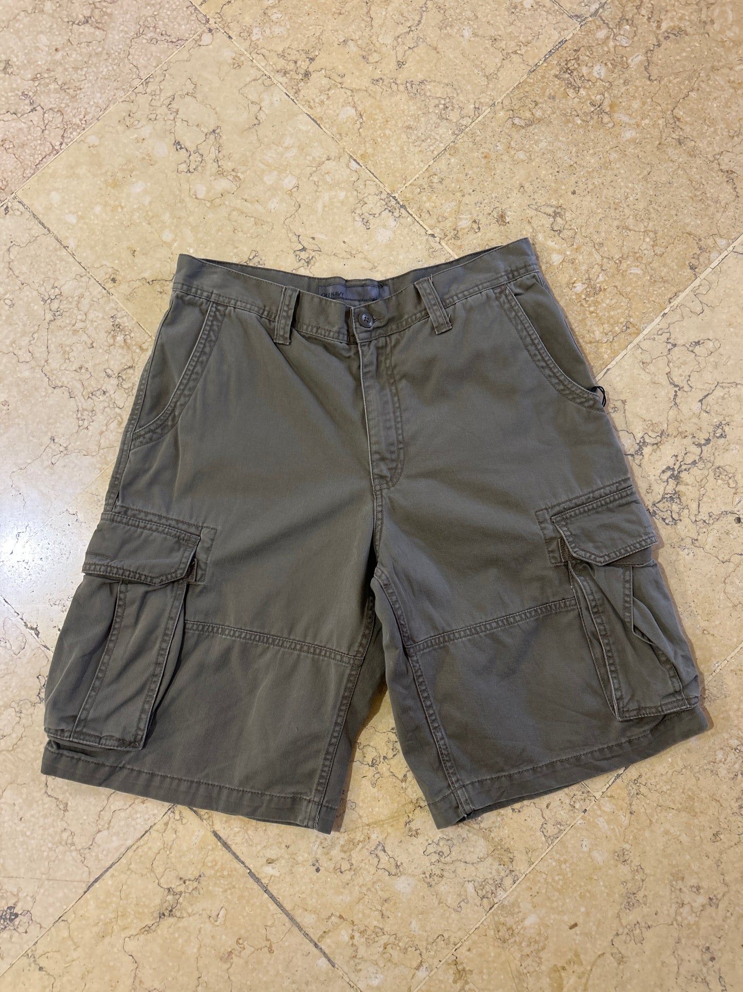 Old Navy Cargo Shorts (W32)