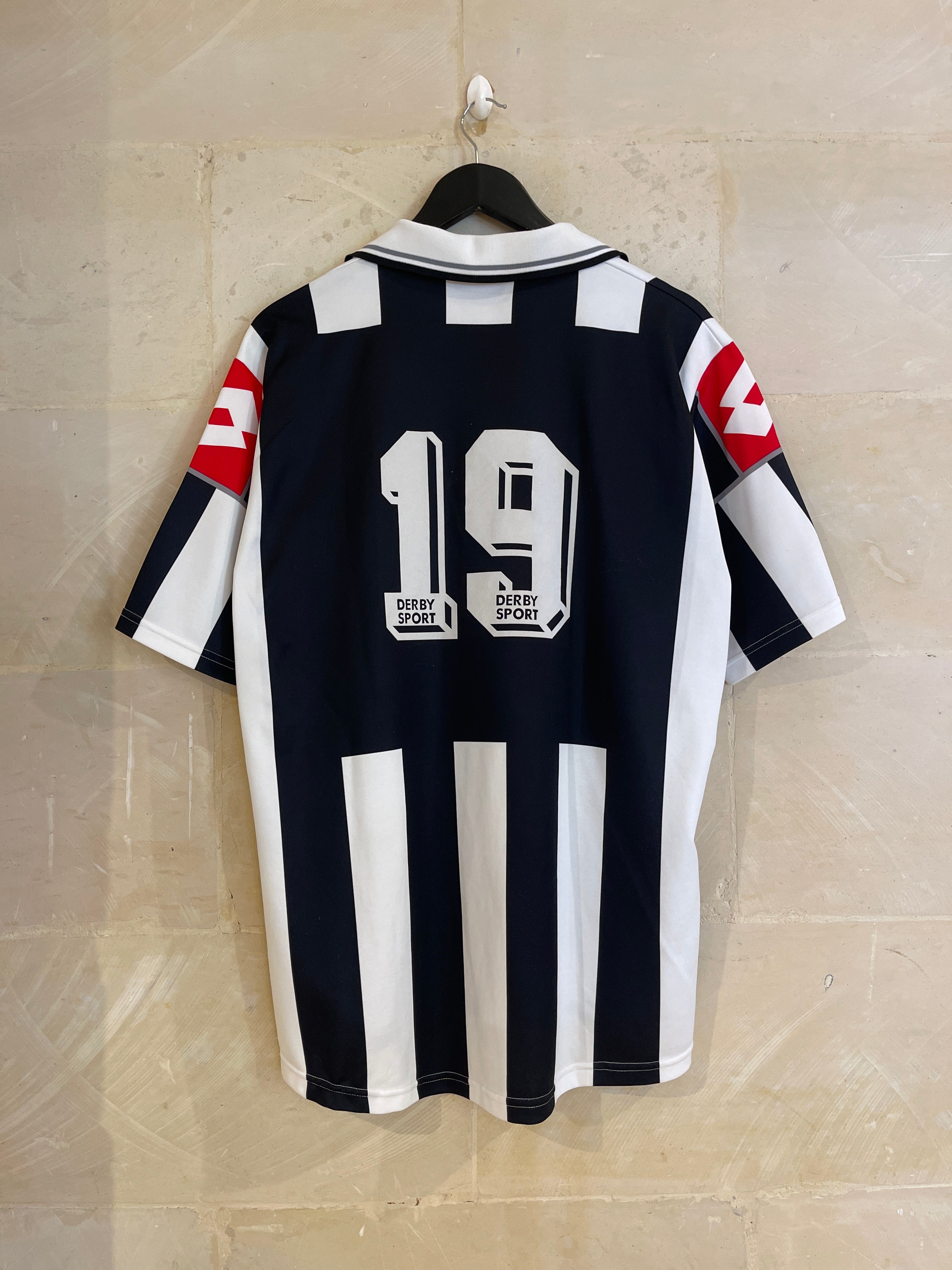 Vntg 2000-01 Lotto Juventus Home Shirt (Large)