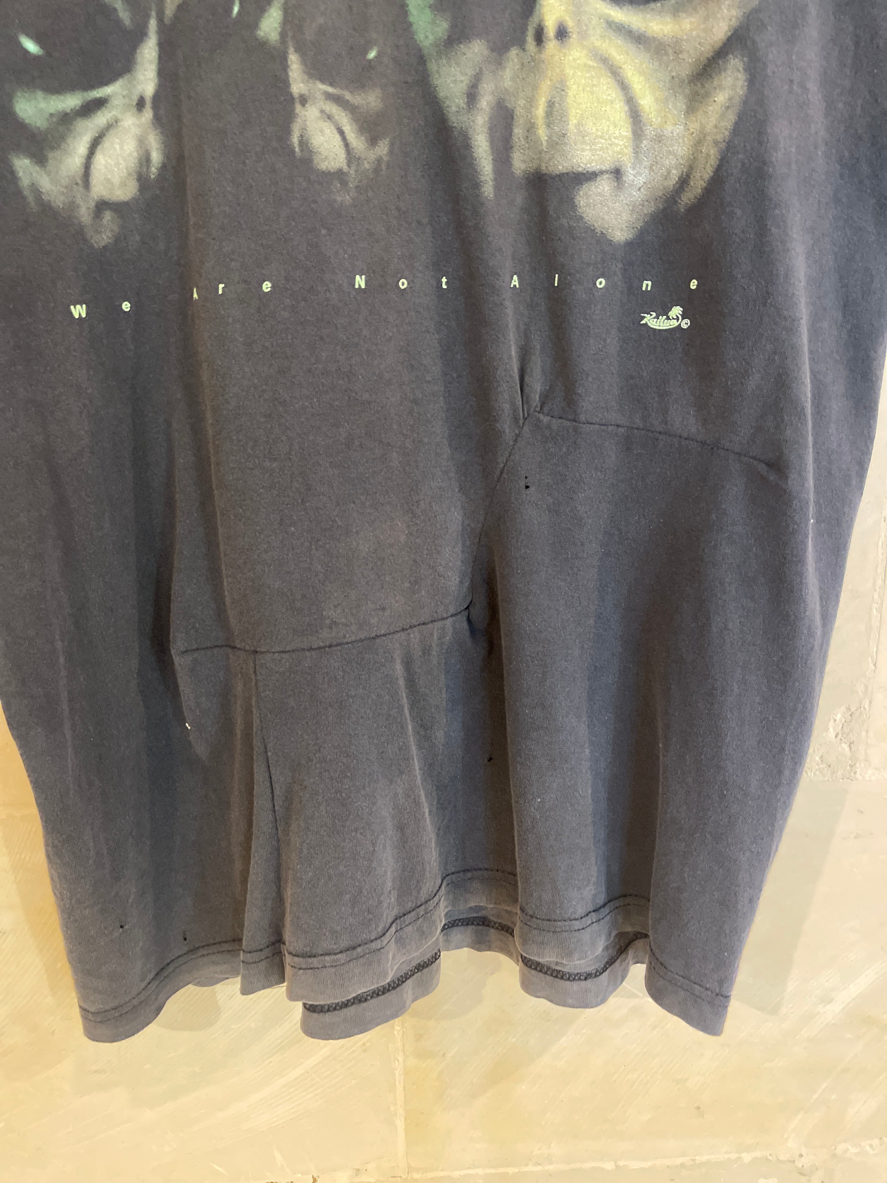 Vntg We are Not Alone Alien Tee (Large)