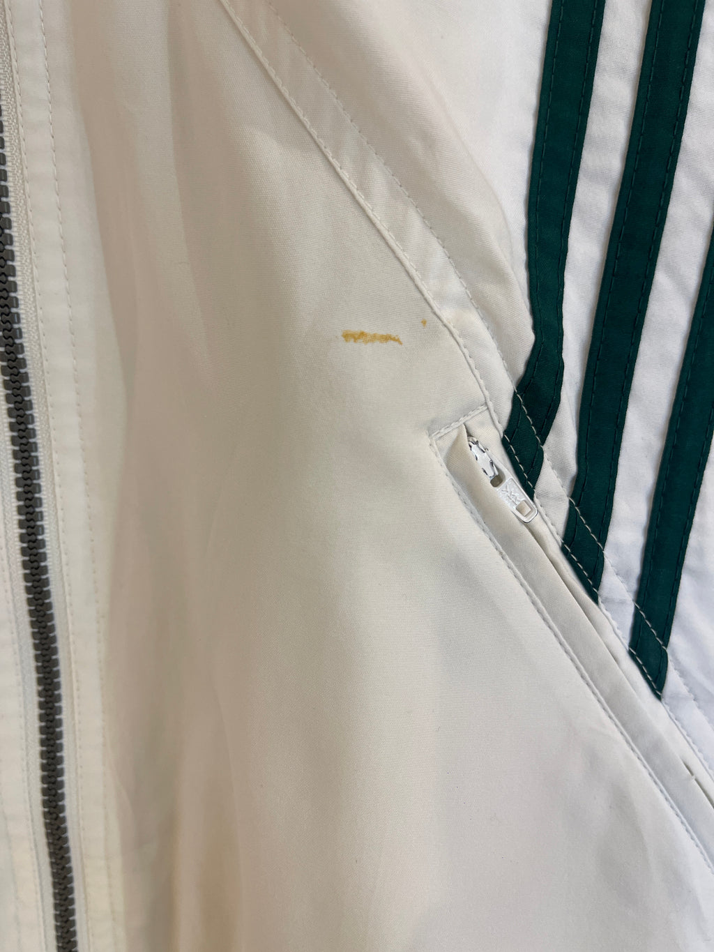 Vntg Adidas White-Green Windbreaker Jacket (Fits Large)