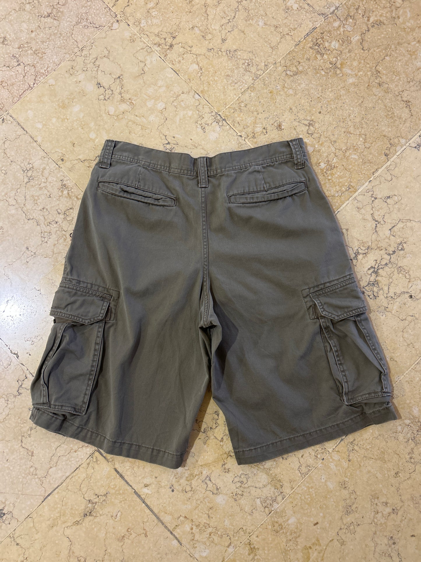 Old Navy Cargo Shorts (W32)