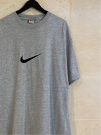 Vntg Nike Big Center Swoosh Gray Tee (XL)/SS