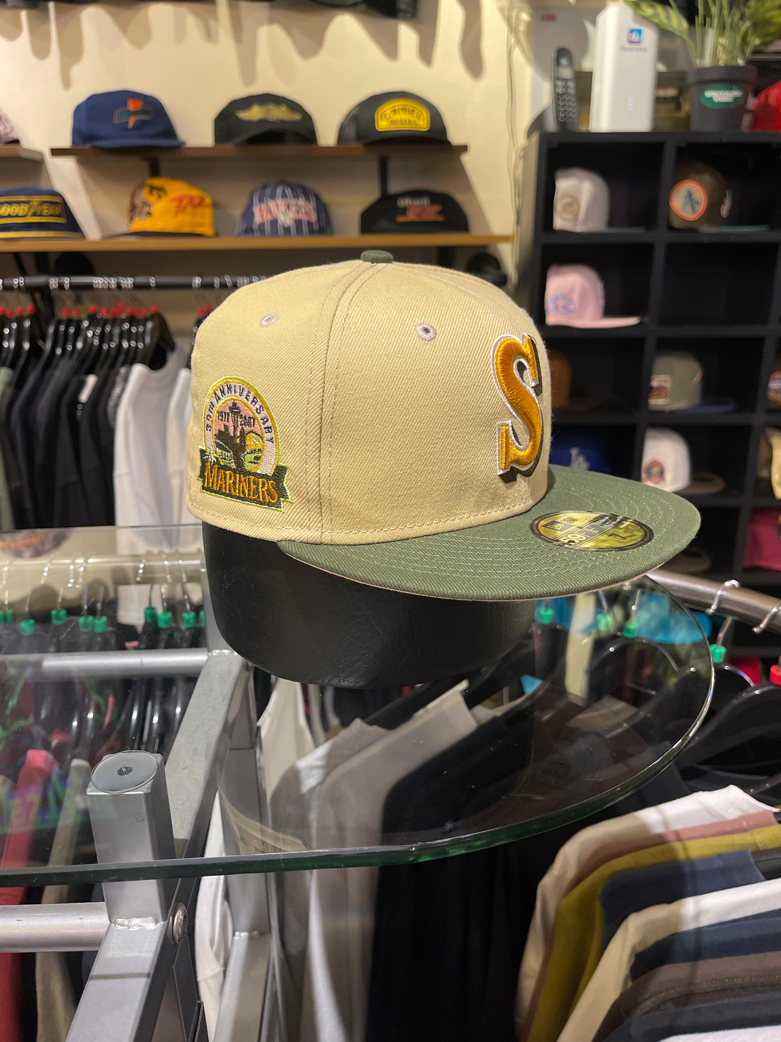 Brand New Seatle Mariners Closed Cap Cream-Camo (size 7)