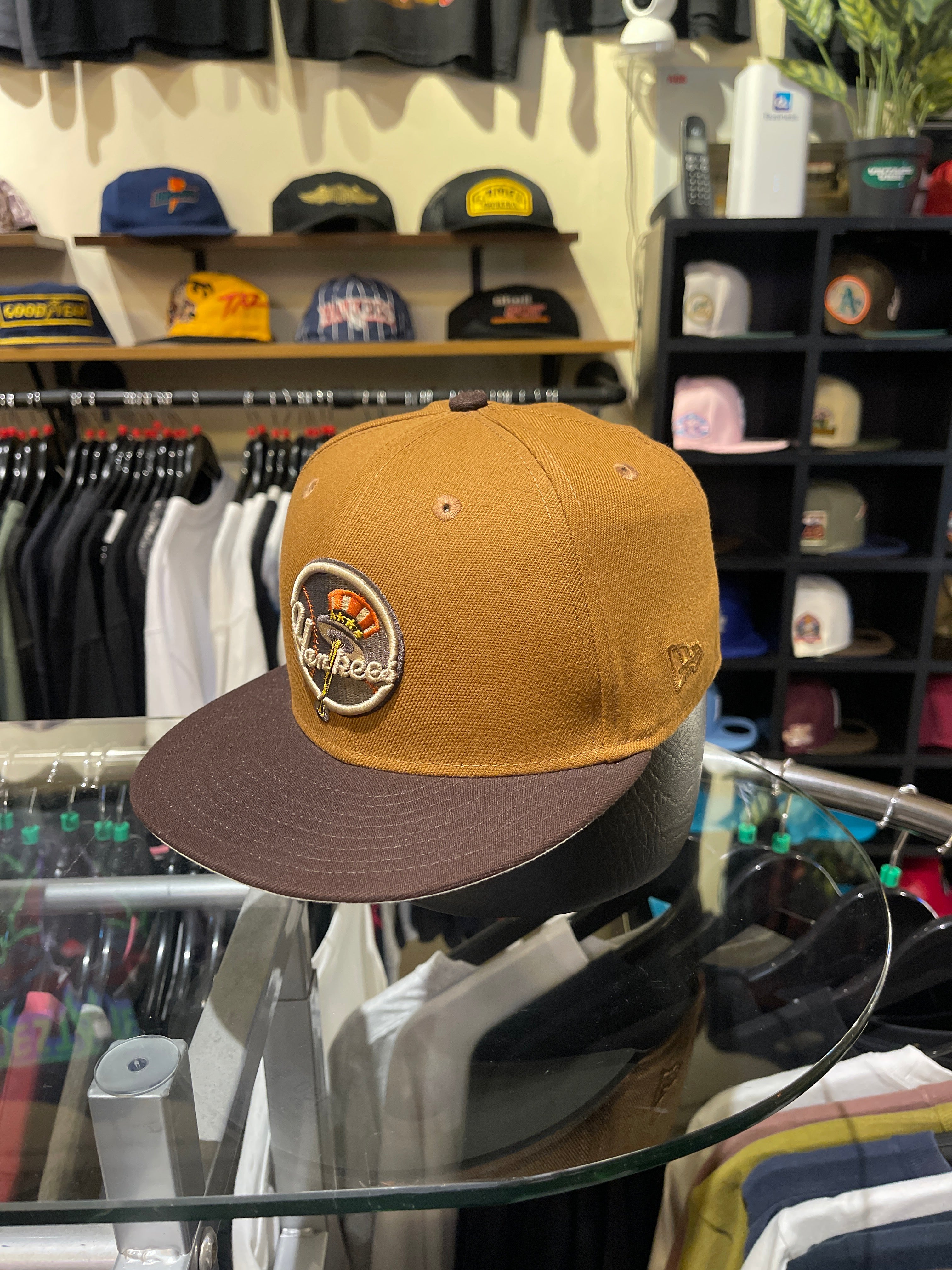 Brand New NY Yankees Closed Cap Choco-Brown (Size 7)