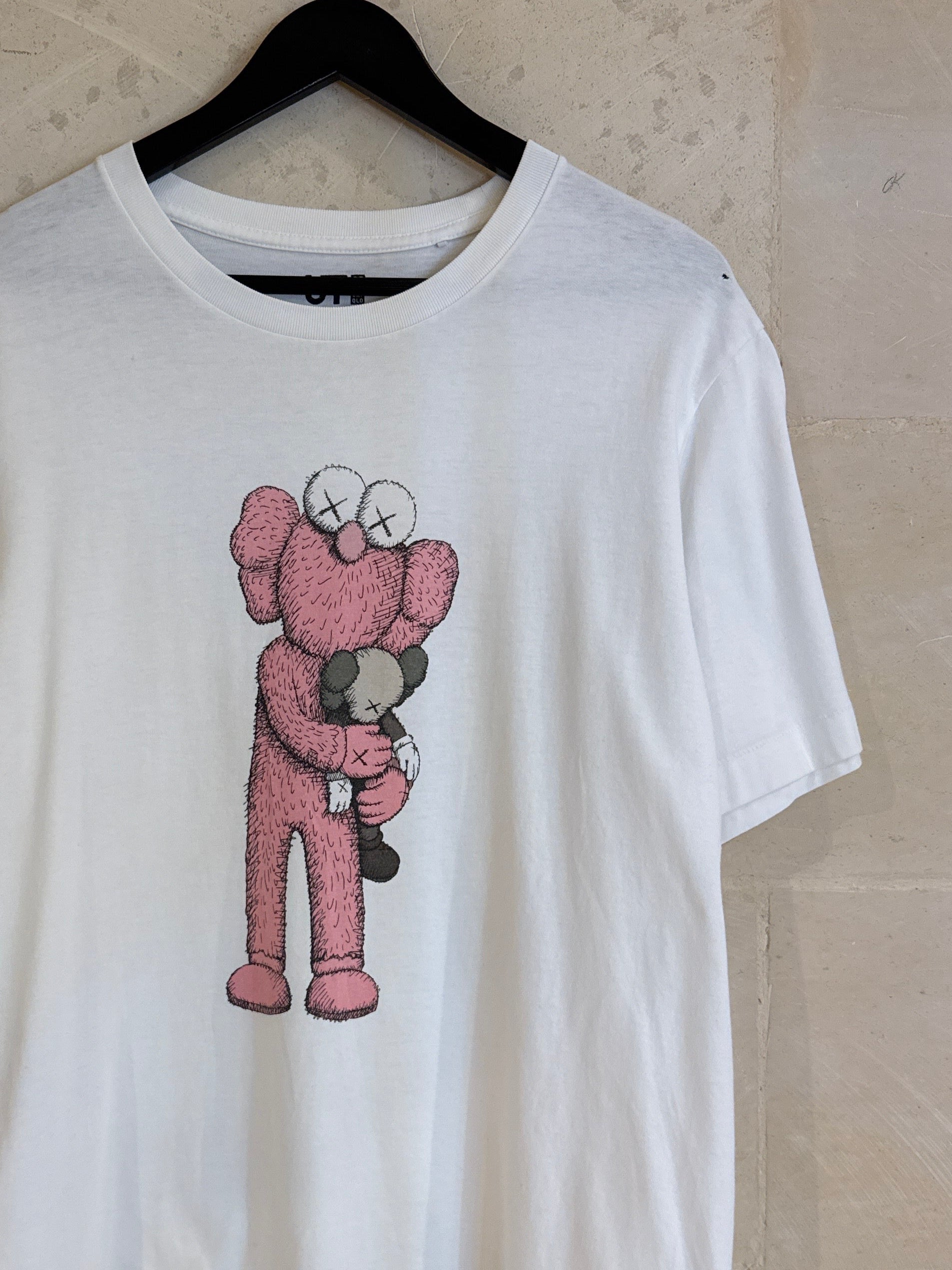 Uniqlo x Kaws (Large)