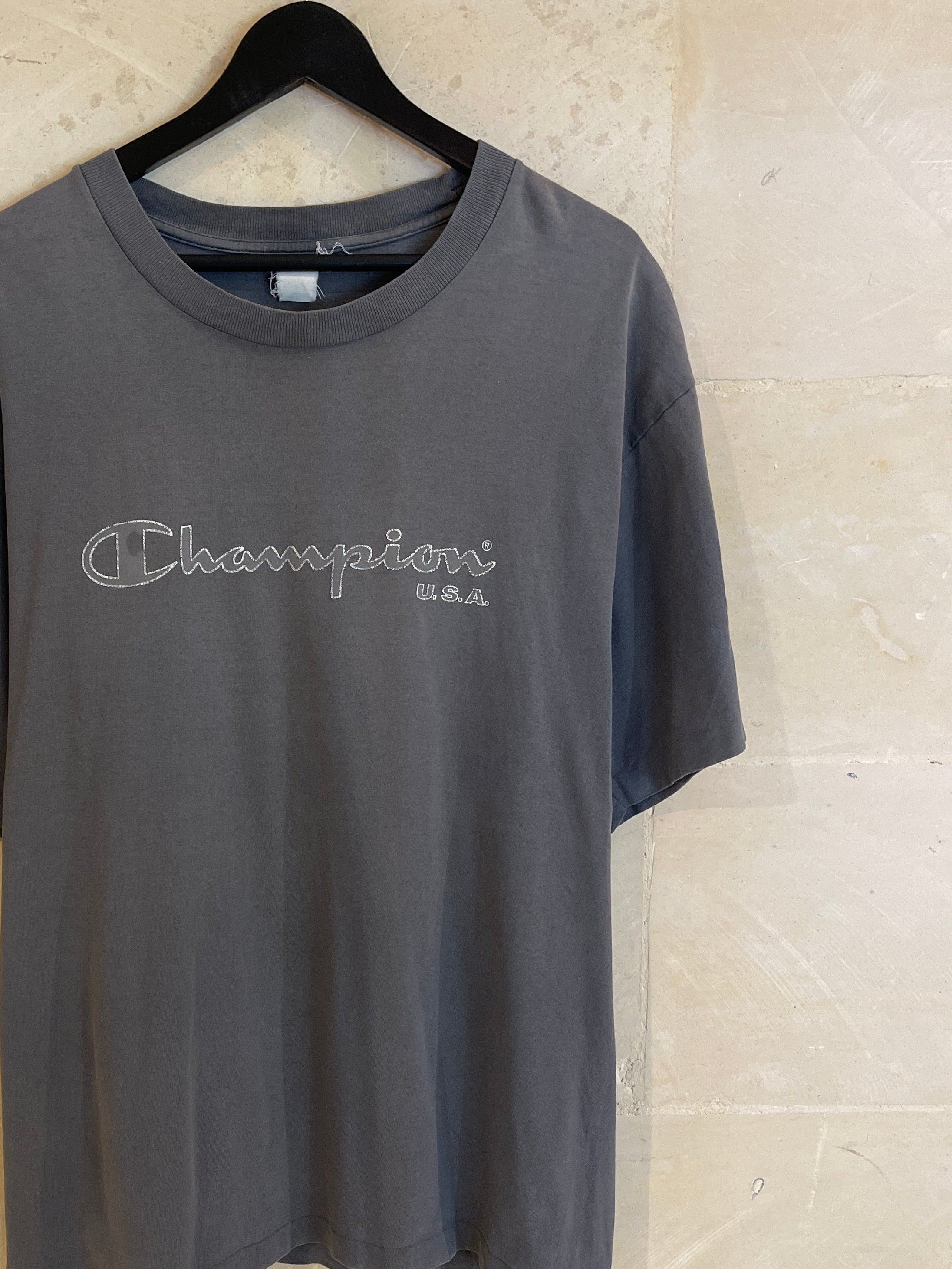 Vntg Champion Tee (Fits XL)
