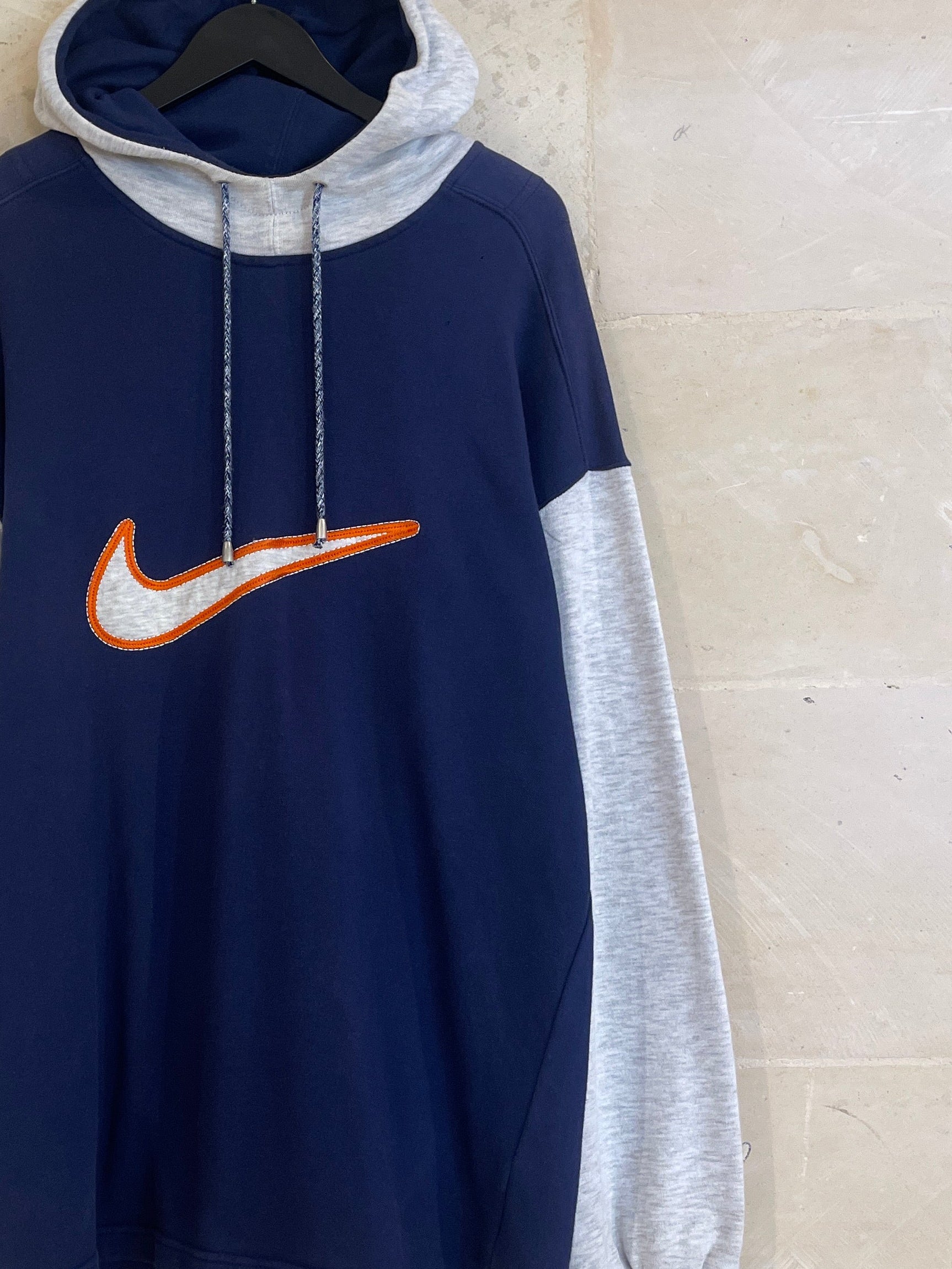 Vntg Nike Big Center Swoosh Hoodie (XL)