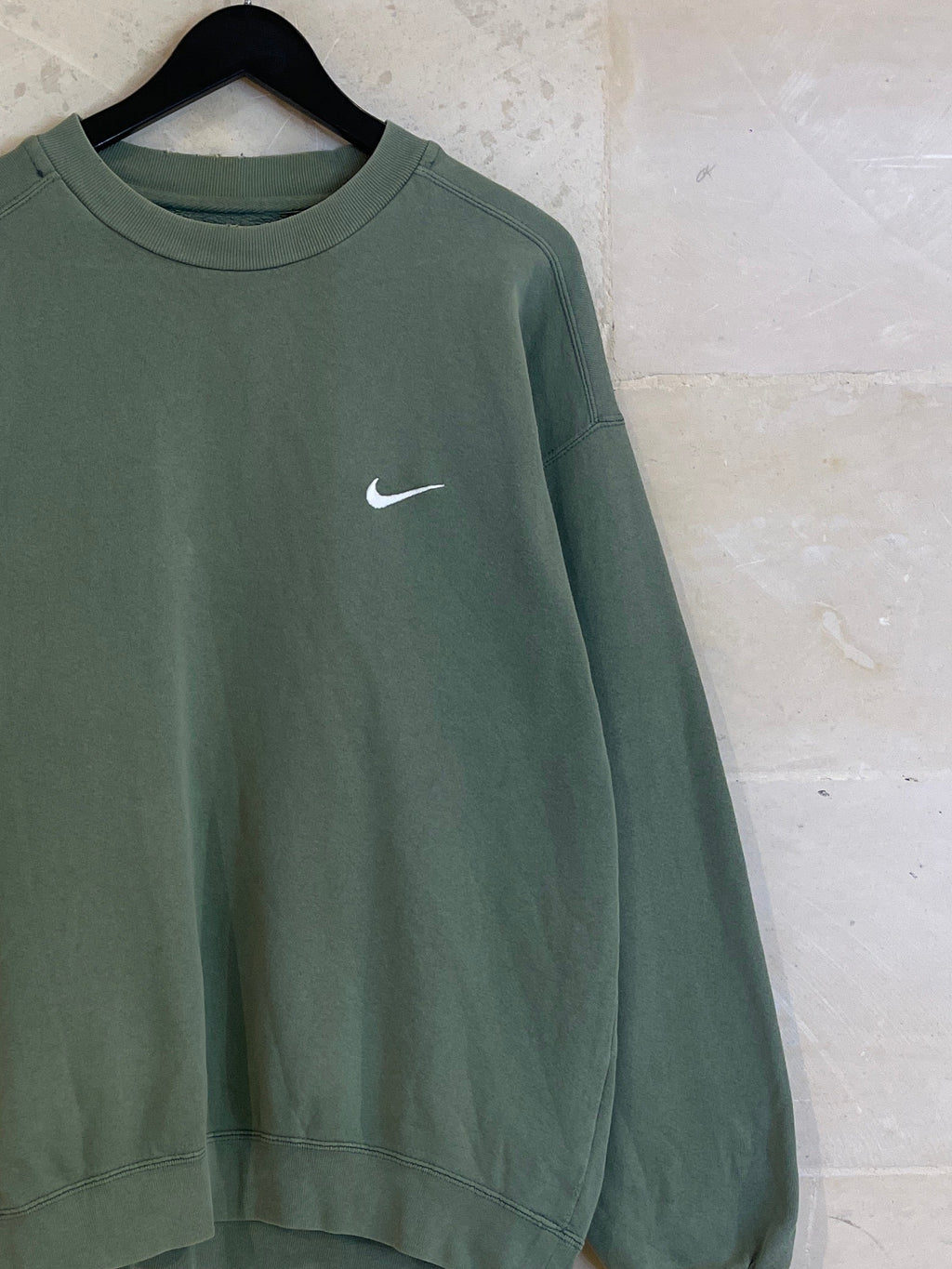 Vntg Nike Dark Green Sweatshirt (Medium)