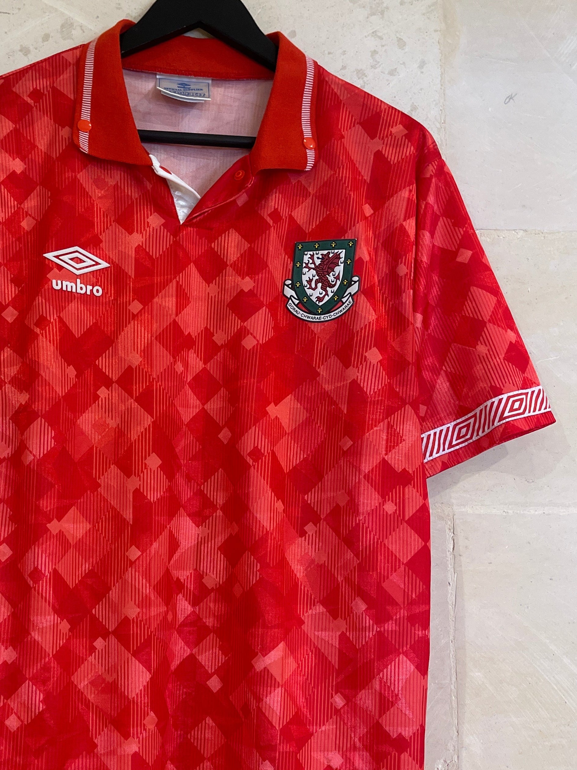 Vntg 1990-92 Wales Home Shirt (Large)