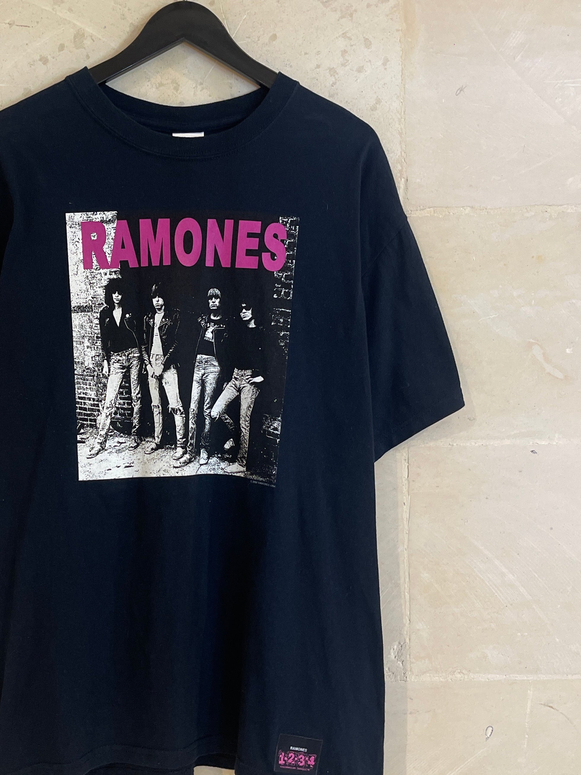 2007 Ramones Band Tee (Large)
