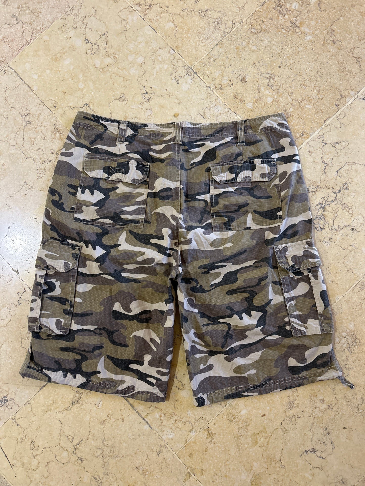 Damage Camo Cargo Shorts (W38)