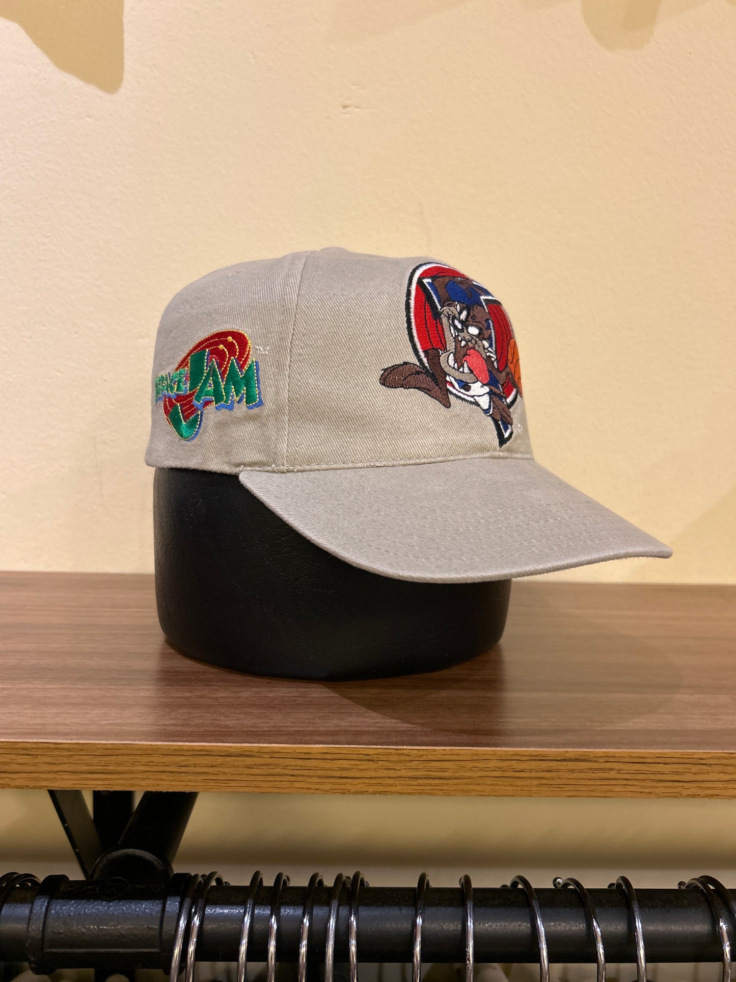 Vntg Tazmanian Devil Snapback