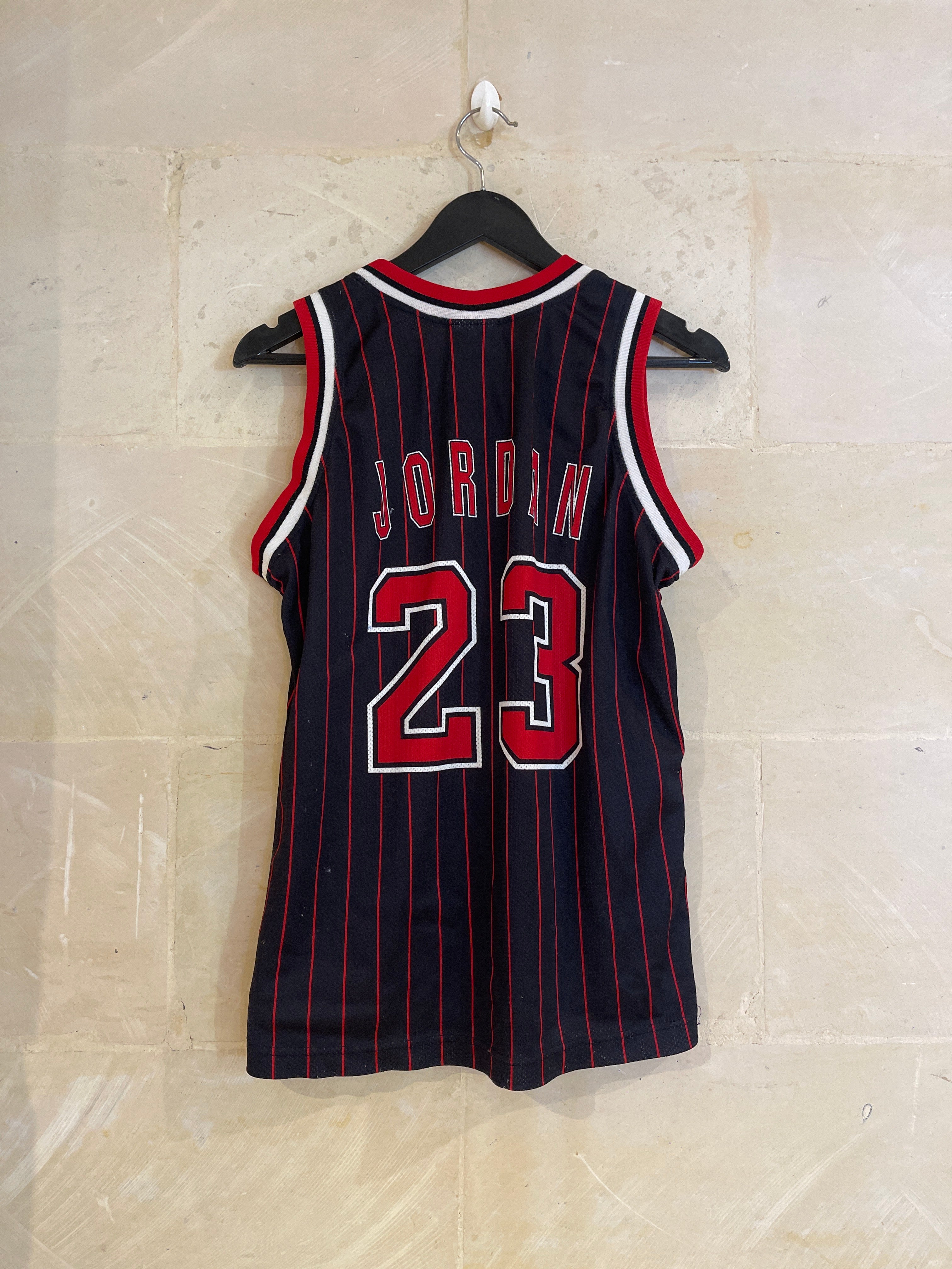 Vntg Chicago Bulls Jordan Basketball Jersey (Youth XL)