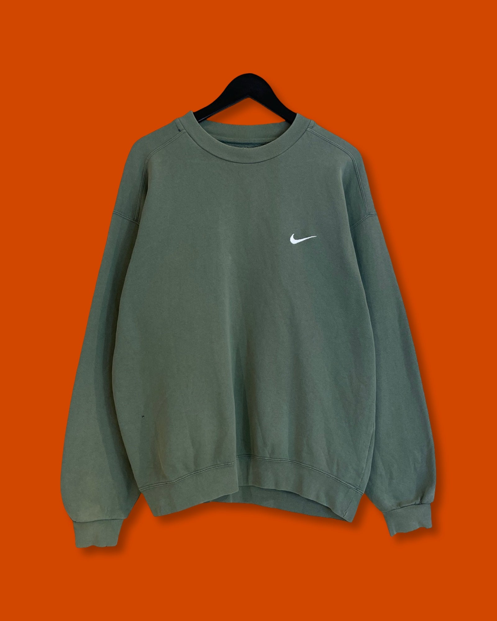Vntg Nike Dark Green Sweatshirt (Medium)