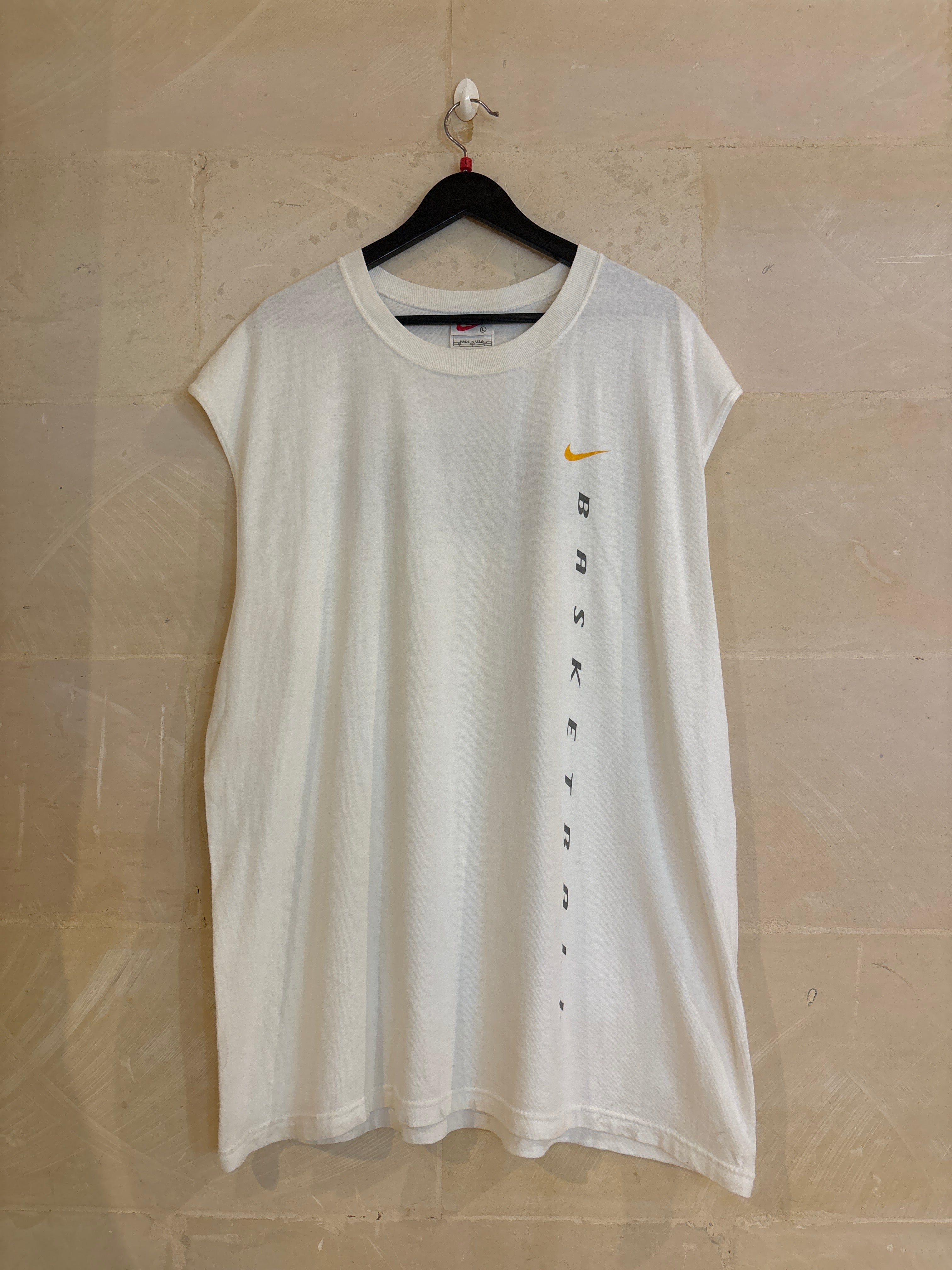 Vntg Nike Basketball Tee (Fits XL)