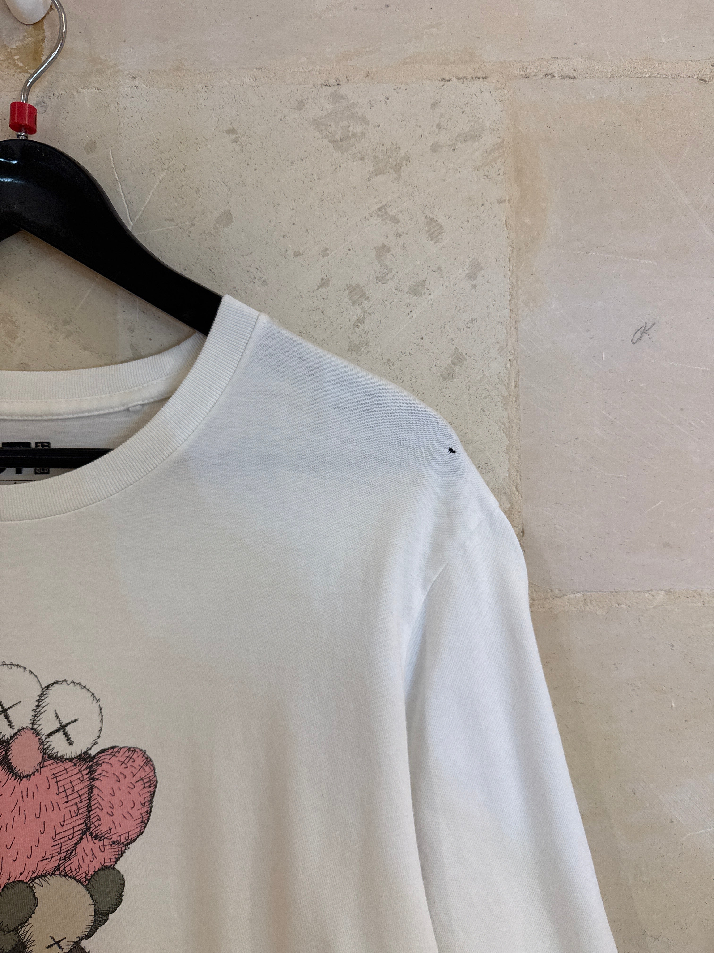 Uniqlo x Kaws (Large)