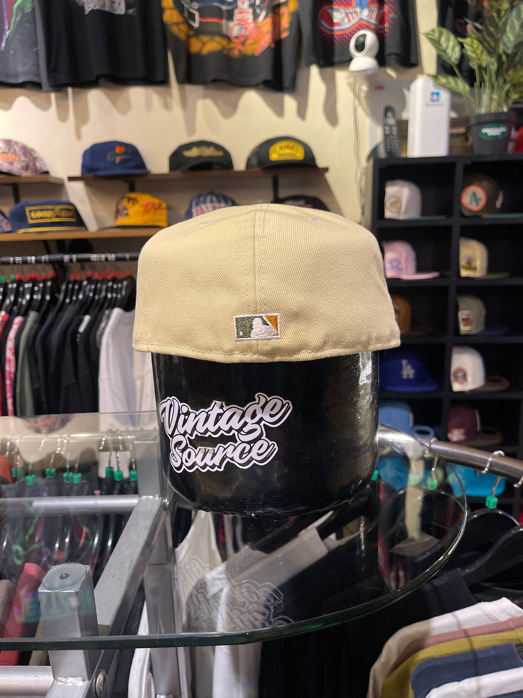 Brand New Seatle Mariners Closed Cap Cream-Green (size 7 3/4)