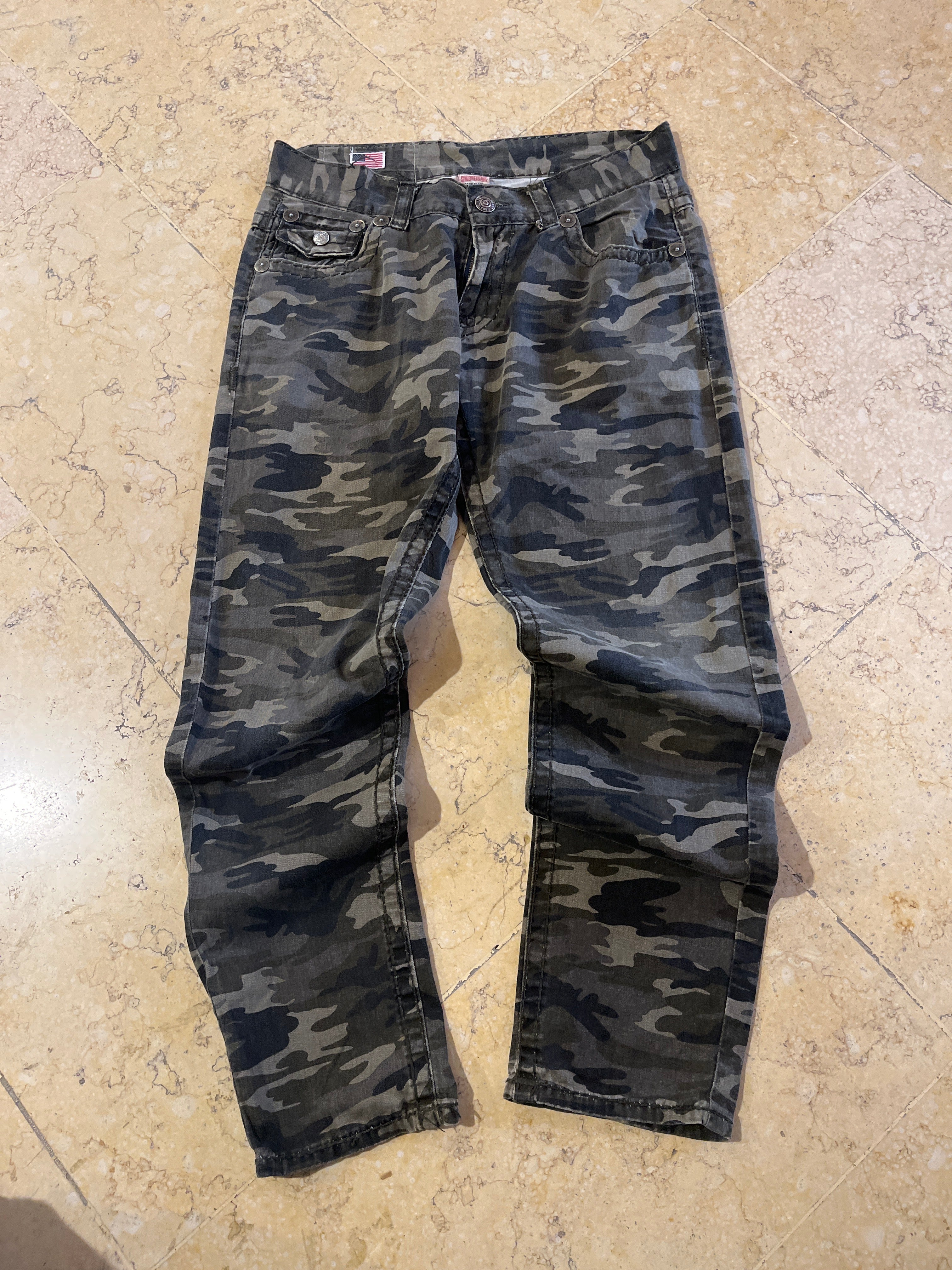 True Religion Camo Y2K Pants (32W-41L)