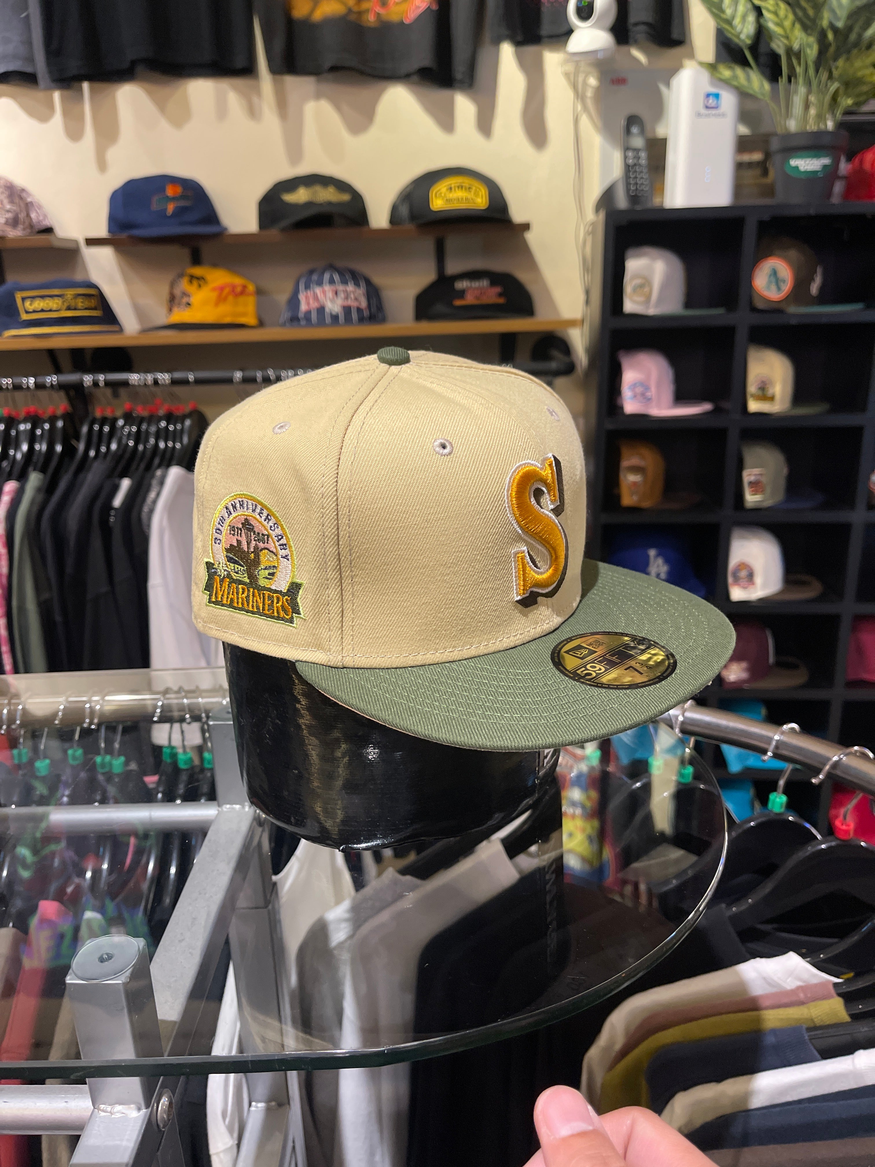 Brand New Seatle Mariners Closed Cap Cream-Green (size 7 3/4)