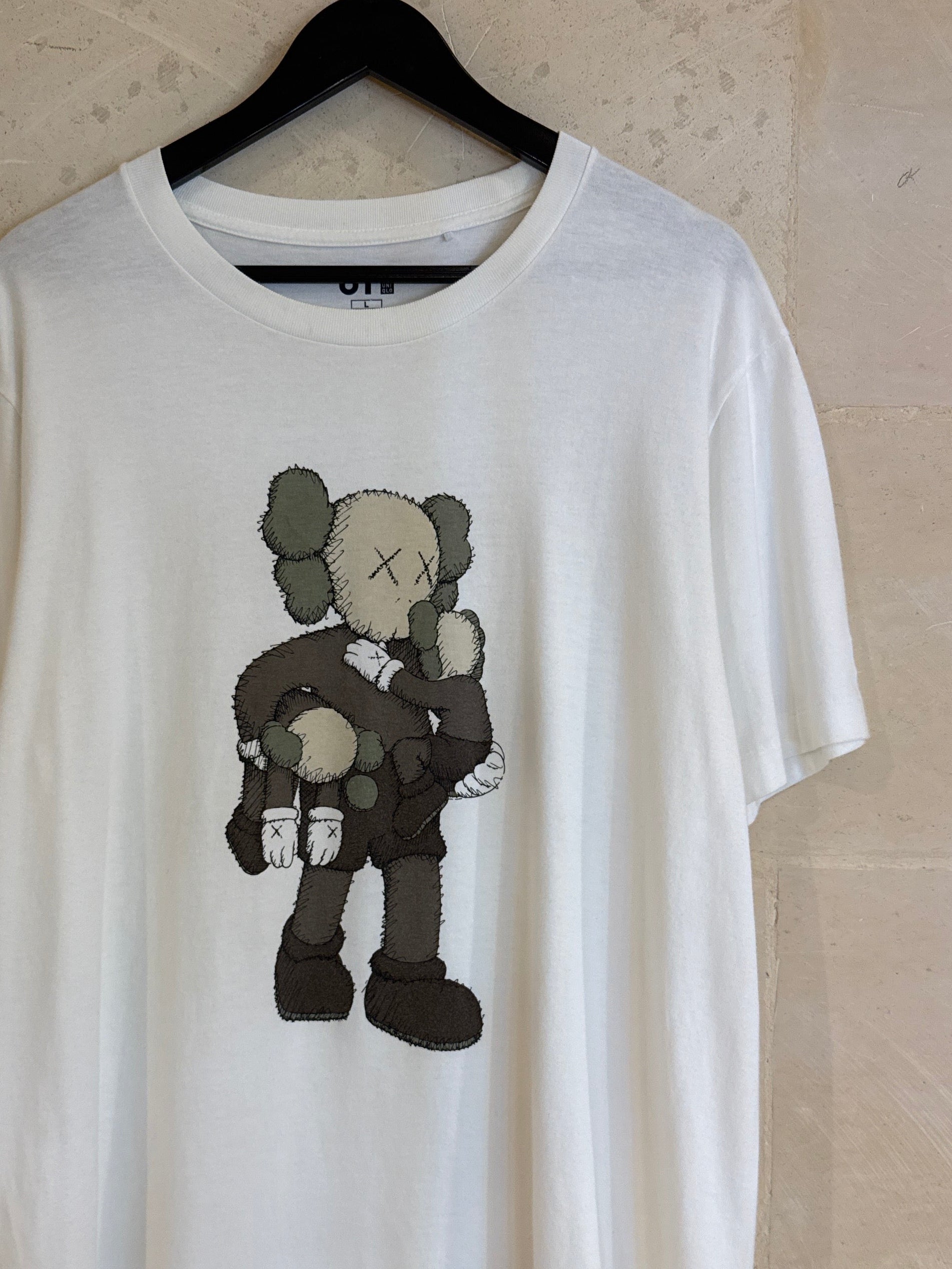 Uniqlo x Kaws (Large) BRAND NEW