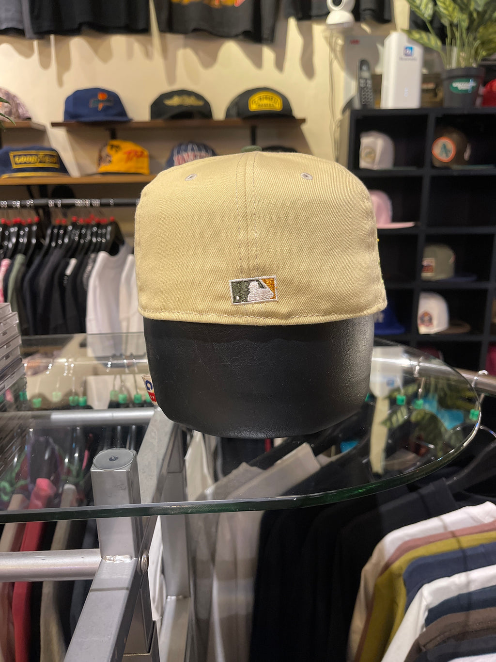 Brand New Seatle Mariners Closed Cap Cream-Camo (size 7)