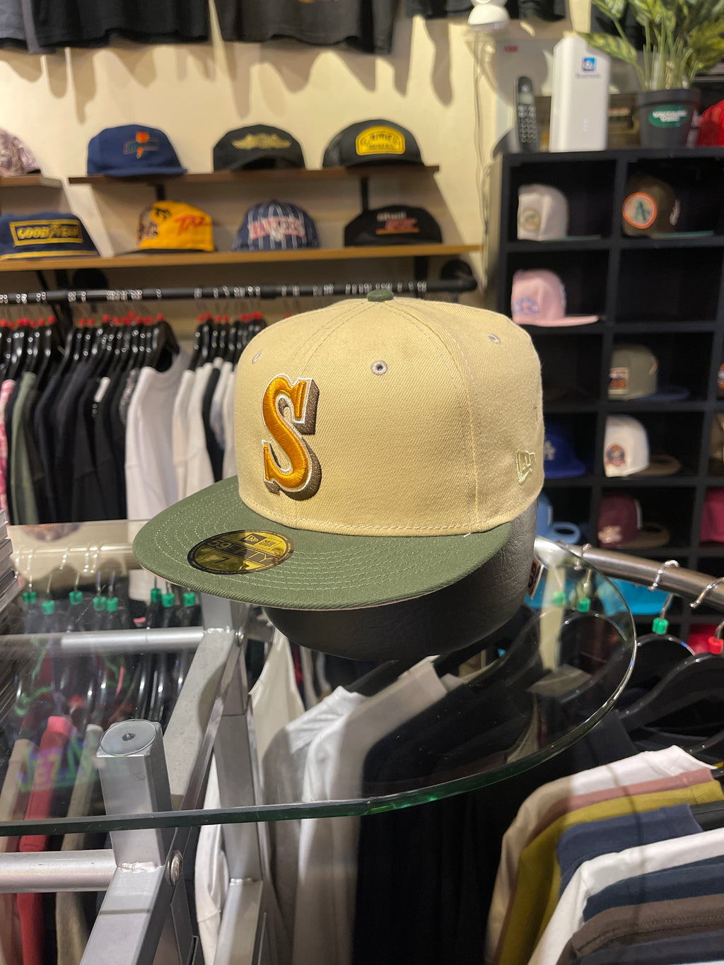 Brand New Seatle Mariners Closed Cap Cream-Camo (size 7)