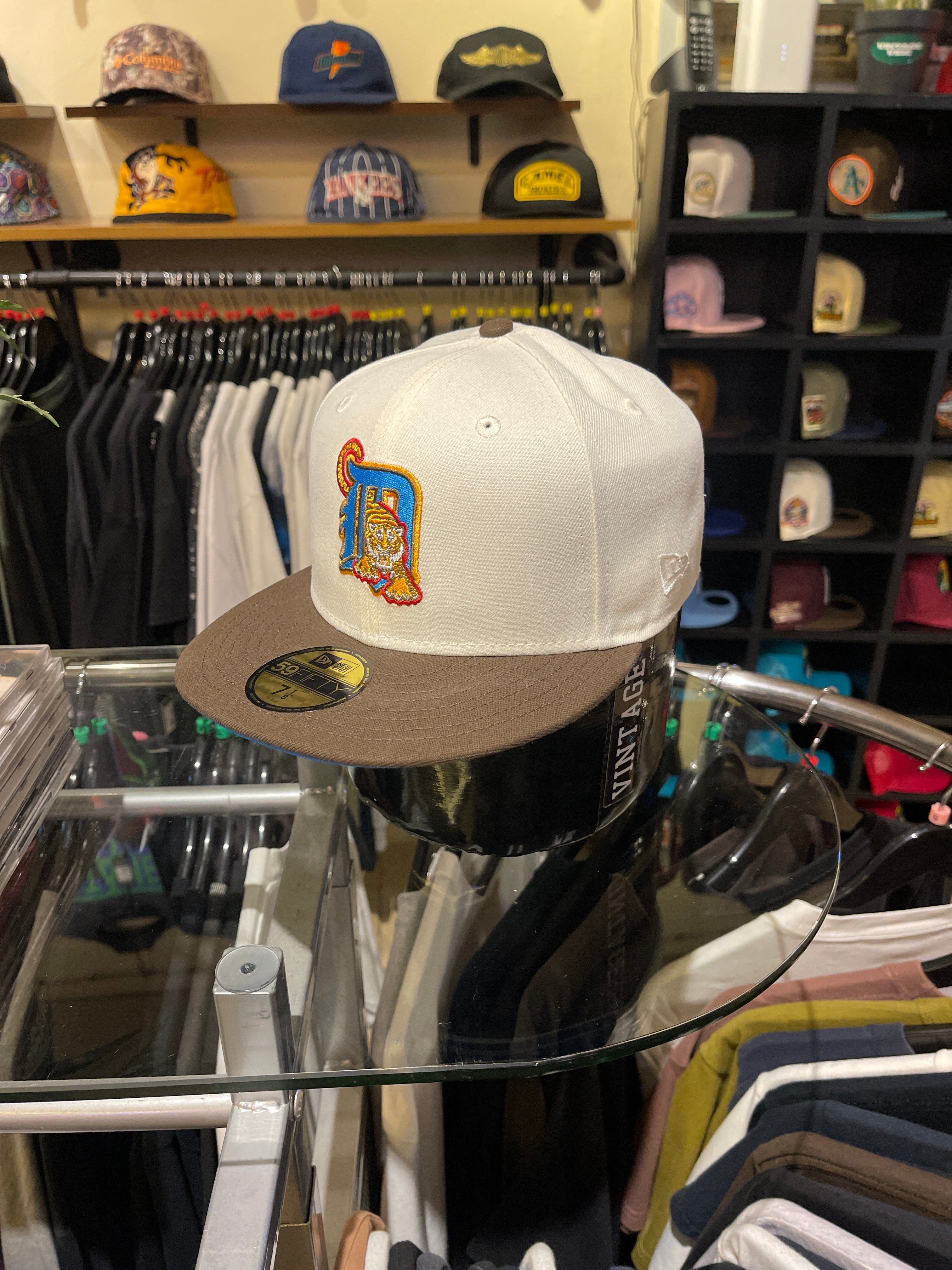 Brand New Detroit Tigers Closed Cap Cream-Choco (Size 7 1/8)