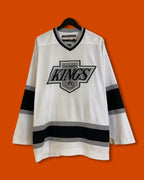 Vntg LA kings Hockey Jersey (Fits Large) *